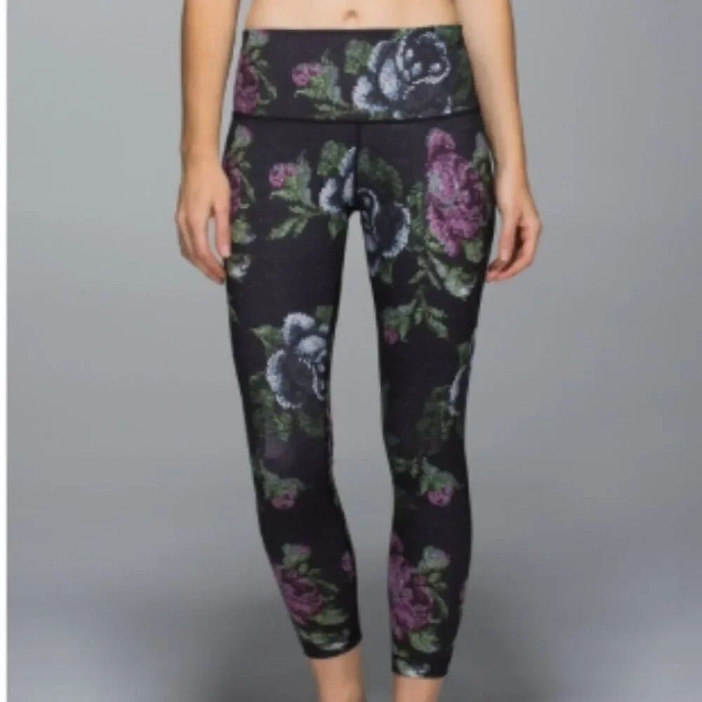 Lululemon High Times Garden Party Pant in Size 6
